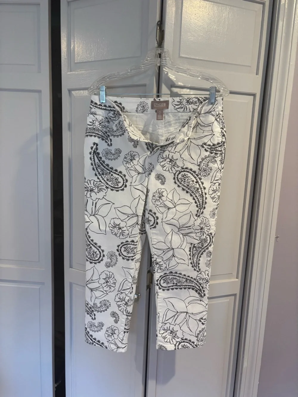Chico's Black & White Paisley/Floral Capris - Picture 1 of 5